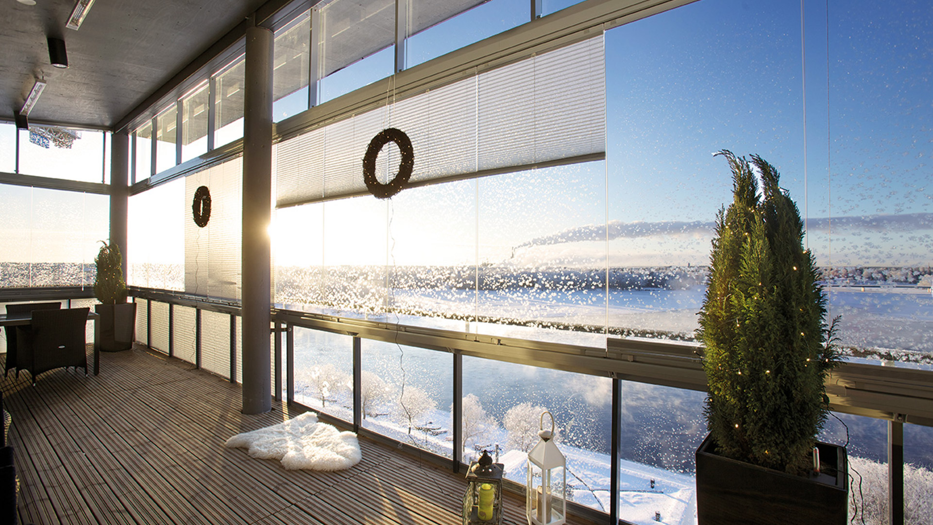 Verglaster Balkon im Winter