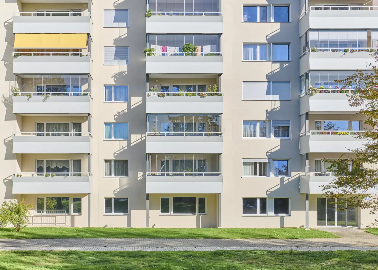 Lumon Balkonverglasungen an Renovierungsprojekt in der Schweiz