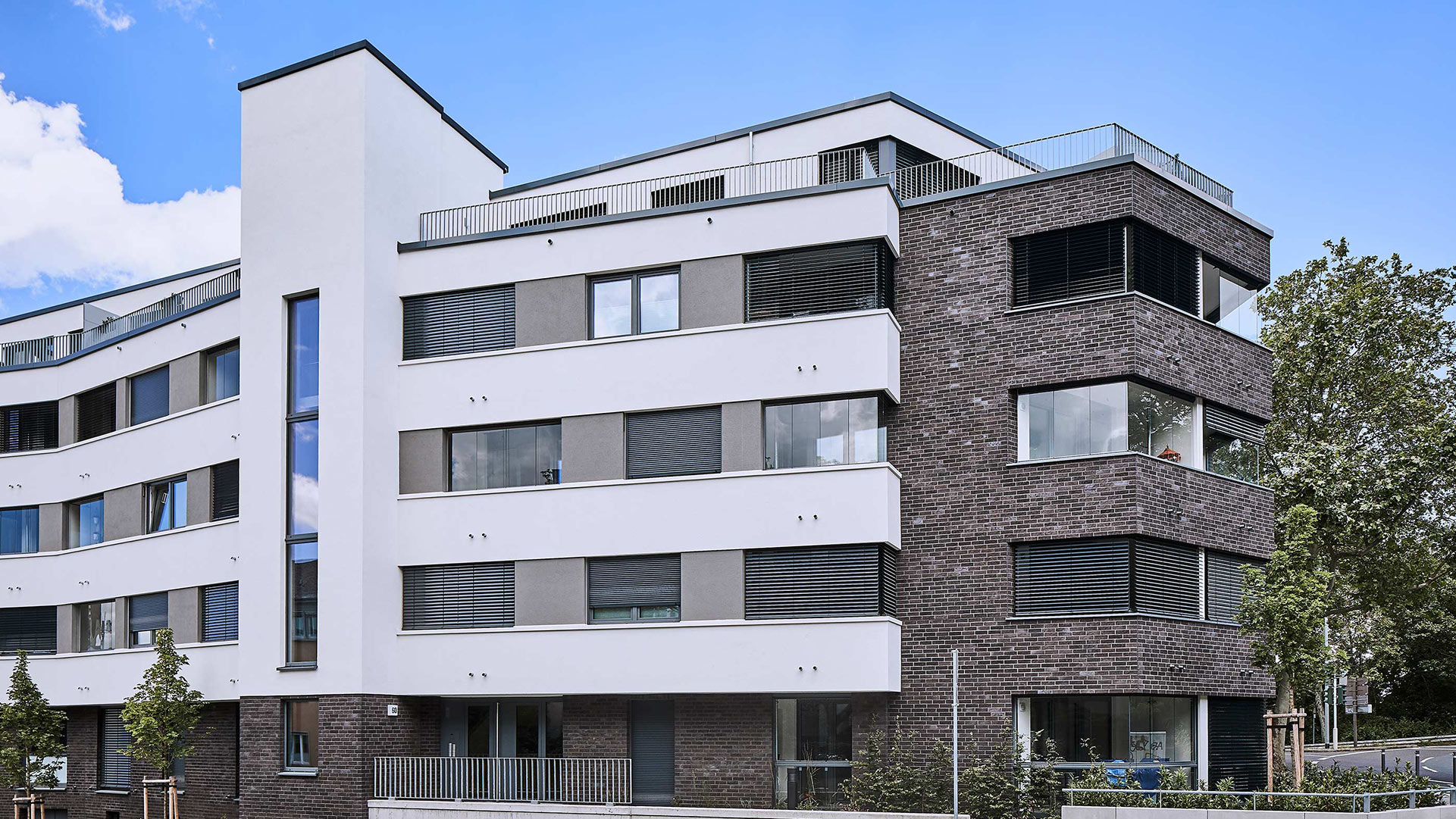 Lumon Balkonverglasungen in einem Neubau in Mainz