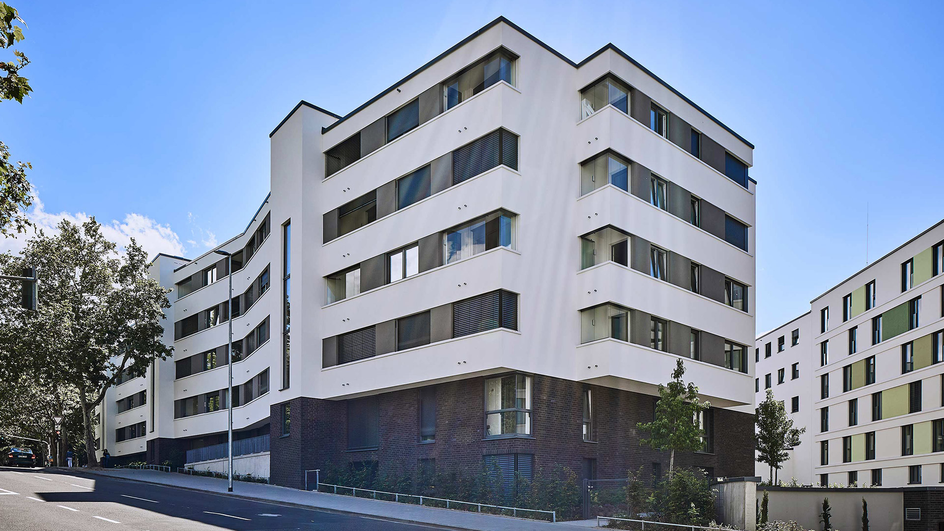 Lumon Balkonverglasungen in einem Neubau in Mainz