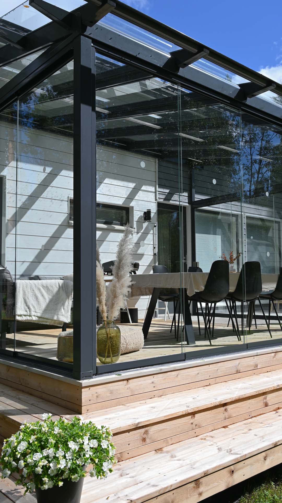 lumon terrasseglas afskærmning giver en flot facade
