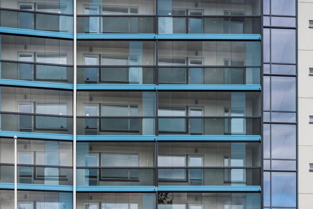 Cómo los cerramientos transparentes redefinen el concepto de fachada