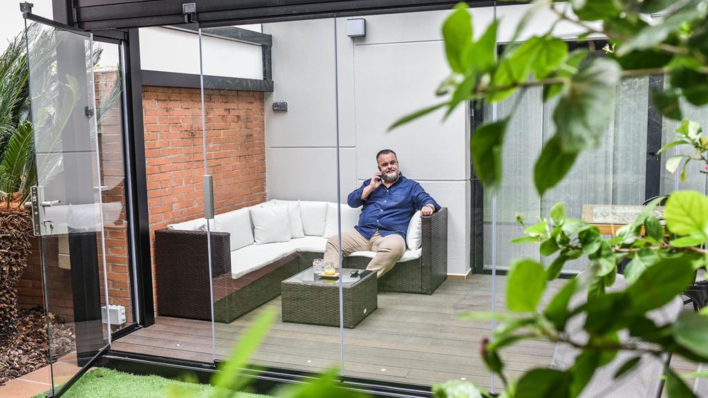 Porches soleados: cómo aprovechar mejor la luz sin quemarte
