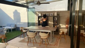 Cómo elegir materiales sostenibles para decorar tu terraza acristalada