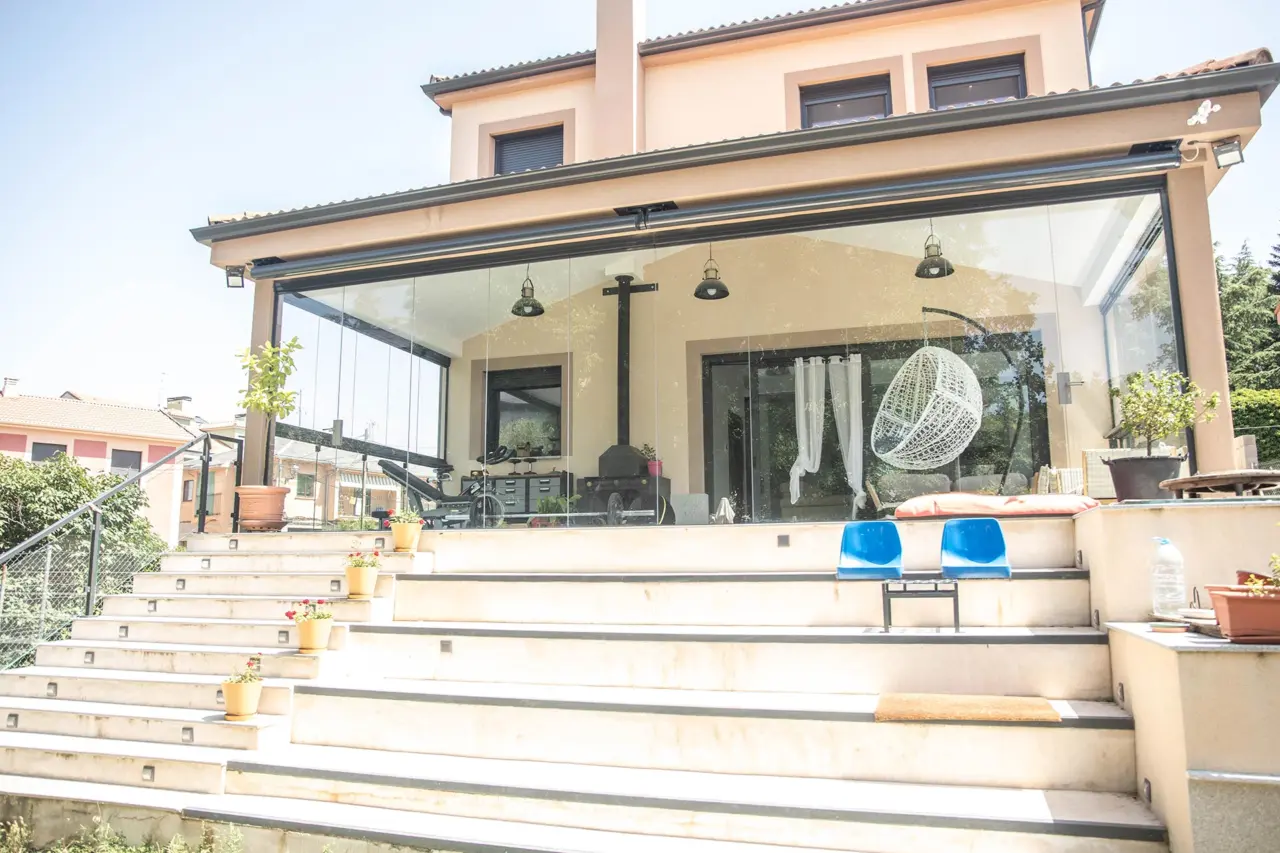 10 ideas de decoración minimalista para terrazas y porches