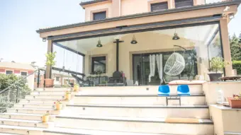 10 ideas de decoración minimalista para terrazas y porches