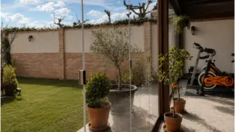 Mini gimnasio en la terraza: cómo crear un espacio fitness en casa sin obra
