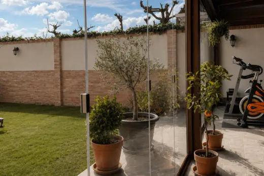 Mini gimnasio en la terraza: cómo crear un espacio fitness en casa sin obra