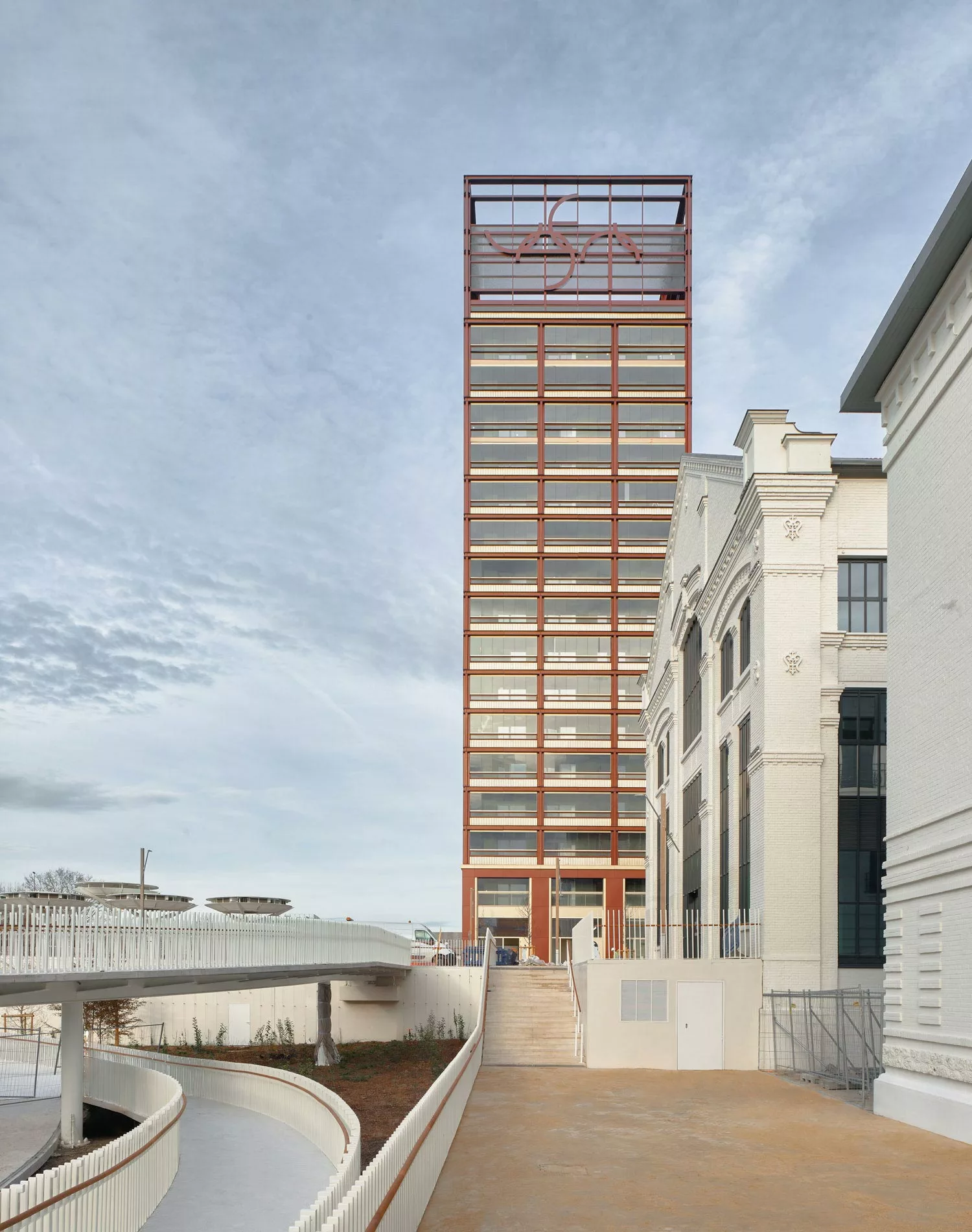 Tour signal équipé de vitrages de balcon Lumon aux Jeux Olympiques de 2024 à Paris