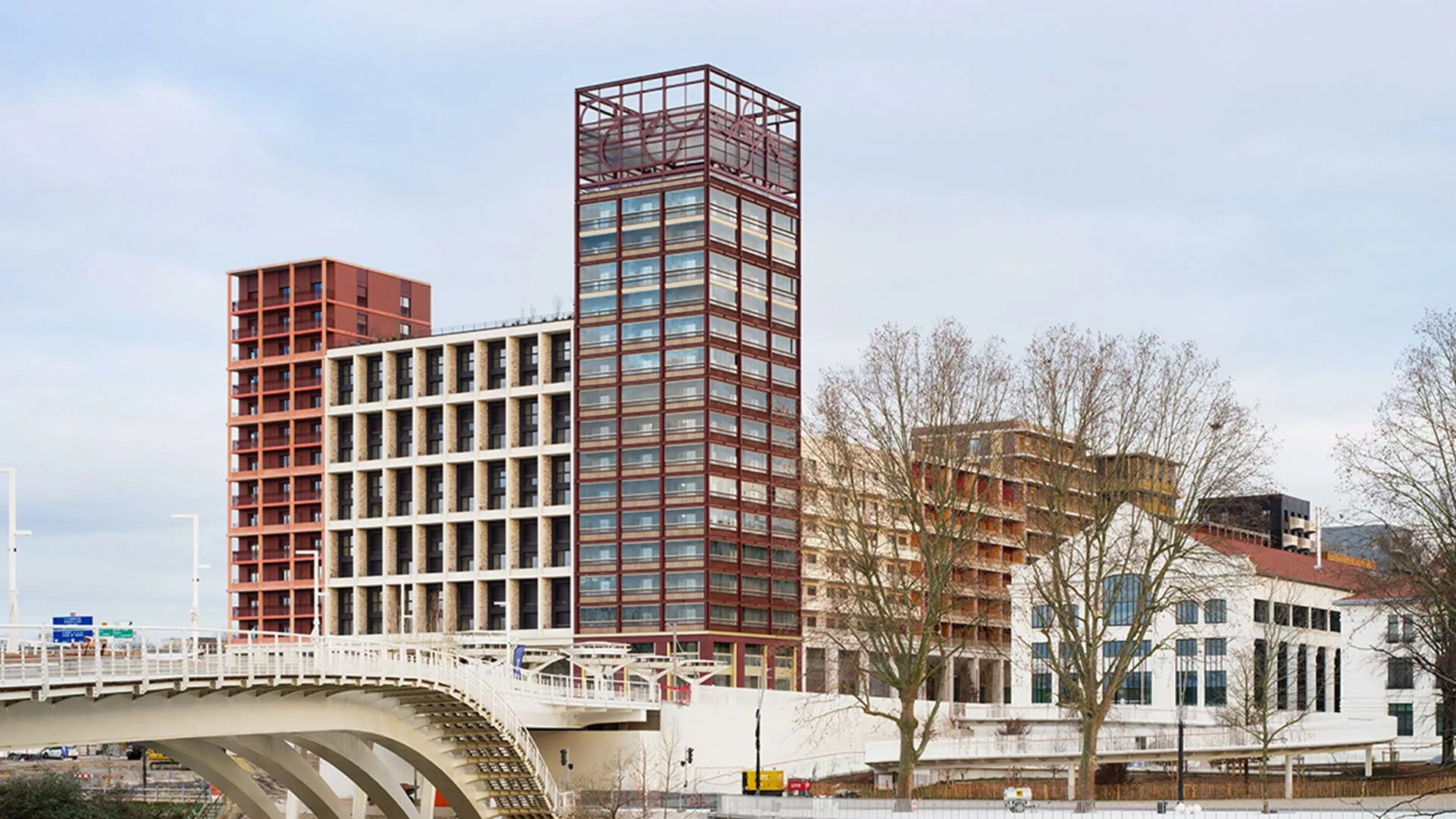 Tour signal équipé de vitrages de balcon Lumon aux Jeux Olympiques de 2024 à Paris