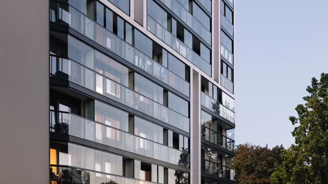 Projet Lumon avec façade de balcon vitrée
